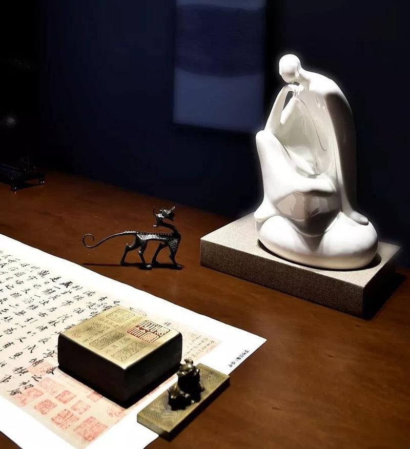 "137P大却人文艺术，全球热议下的讽刺独白"
