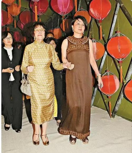 “八卦阵”里的奇葩事:独苗女子引发的互联网狂欢