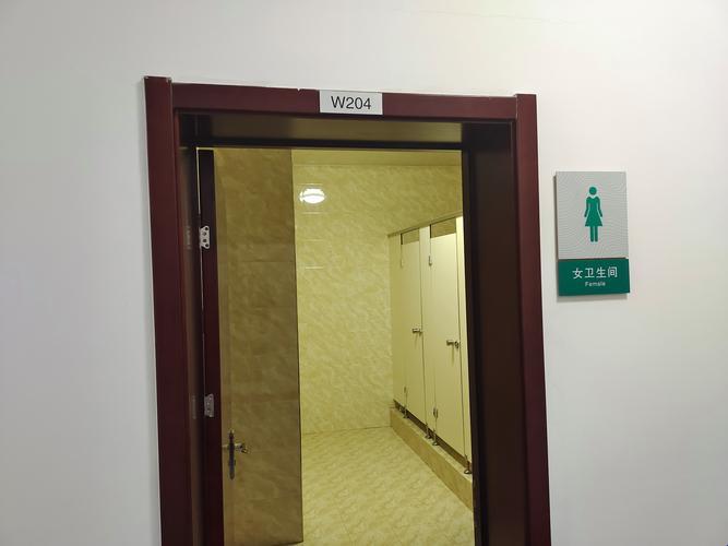2025新物种！韵云小健学校公厕竟让校长直呼真香？