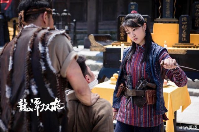 谁在消费金龙神枪第两女共承恩的破碎幻想？