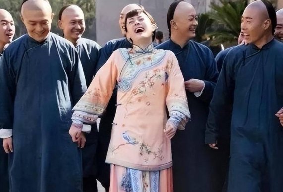 周莹祭祖剧情竟藏商战秘钥？追剧党必学的场景解码技巧
