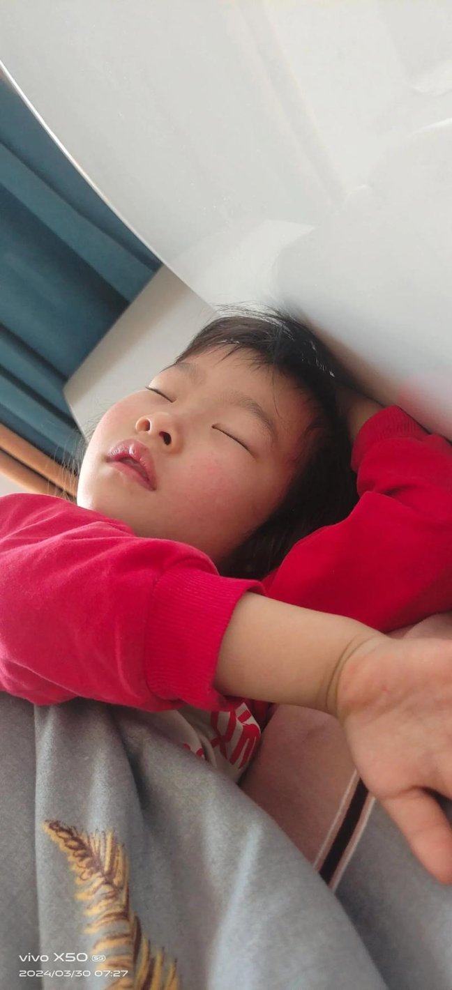早上起来发现被孩子睡了，惊现ai黑科技解决方案