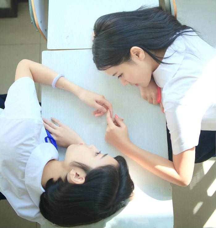 2025新趋势：拉拉女友为何沉迷男女观察？认知重构实用指南