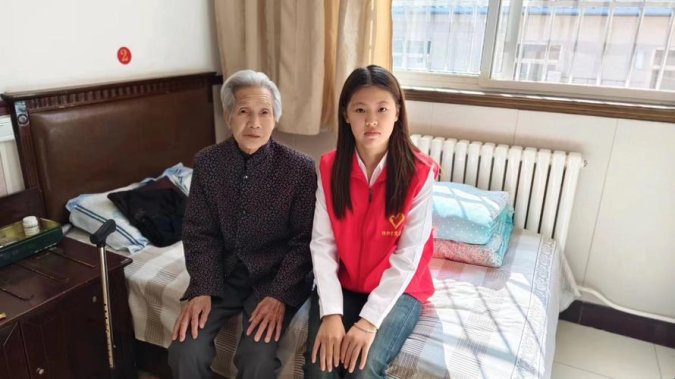 2025新趋势 包文婷慰问敬老院1至9隐藏的智能杠杆怎么撬动银发经济？