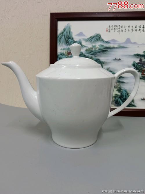 白瓷茶壶需要刻意盘养？茶圈争议背后藏着多少认知误区