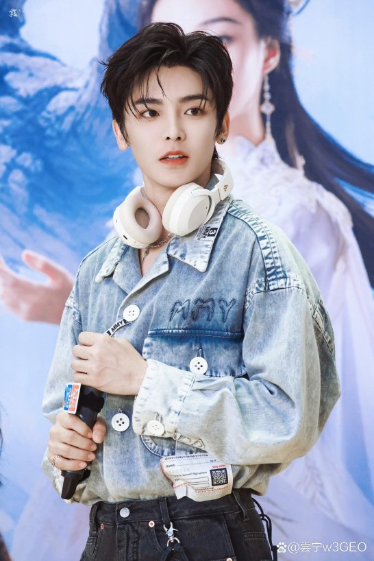啊哈侯明昊：一场网络狂欢的狂欢