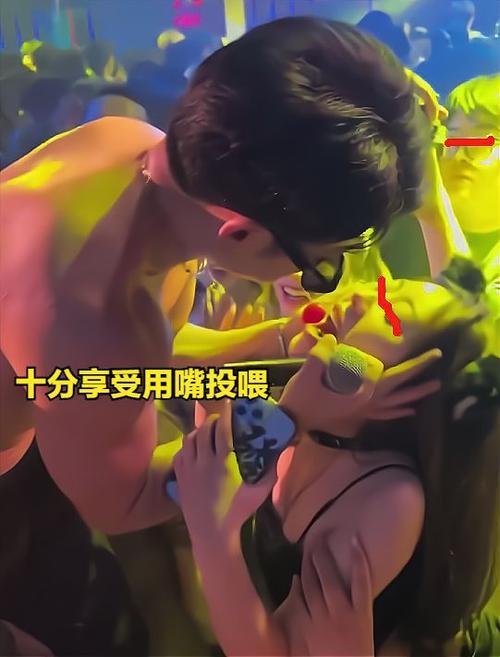 异性投喂食物算越界吗？这份肢体互动解码手册真香了！