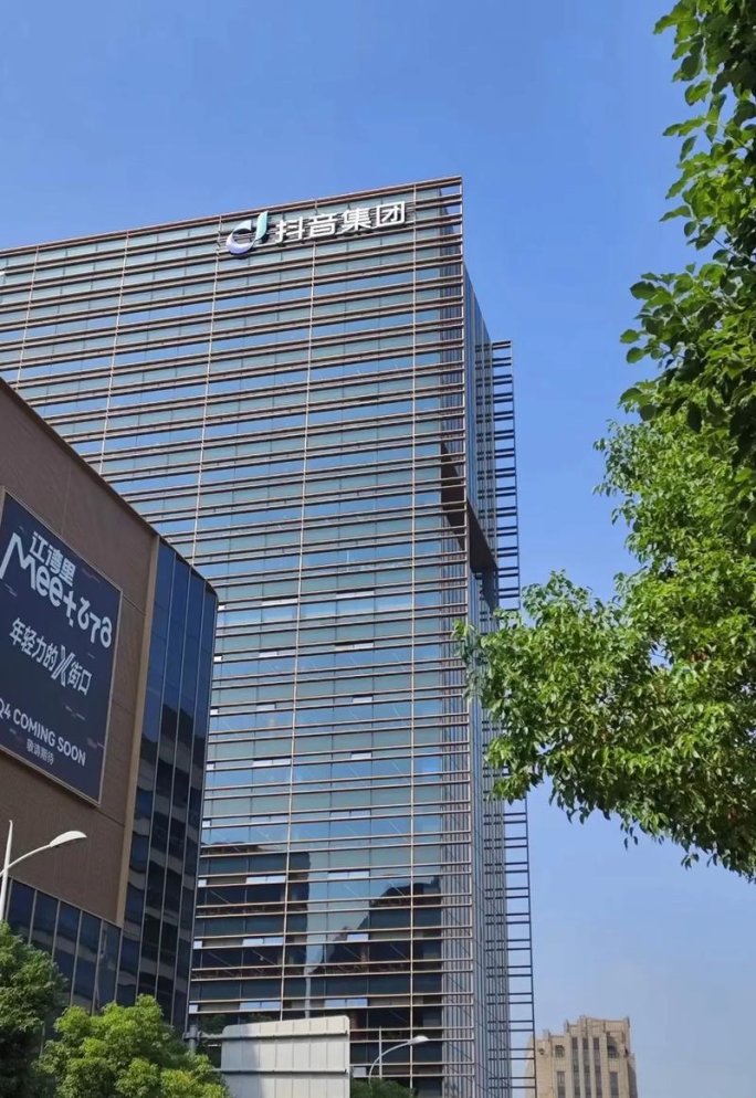 上海总部江湖暗战：解码科技巨头的战略锚点