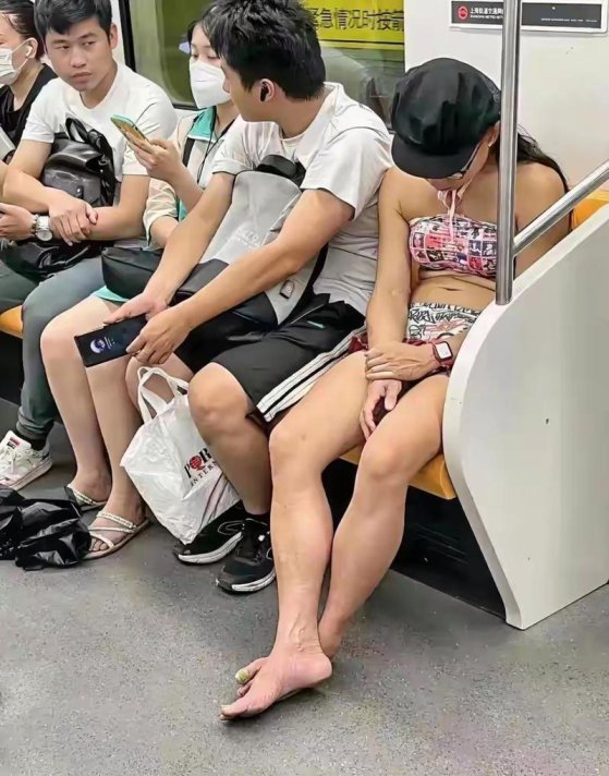 2025男生女装穿搭手册火了！网友直呼这波操作真香还是翻车？