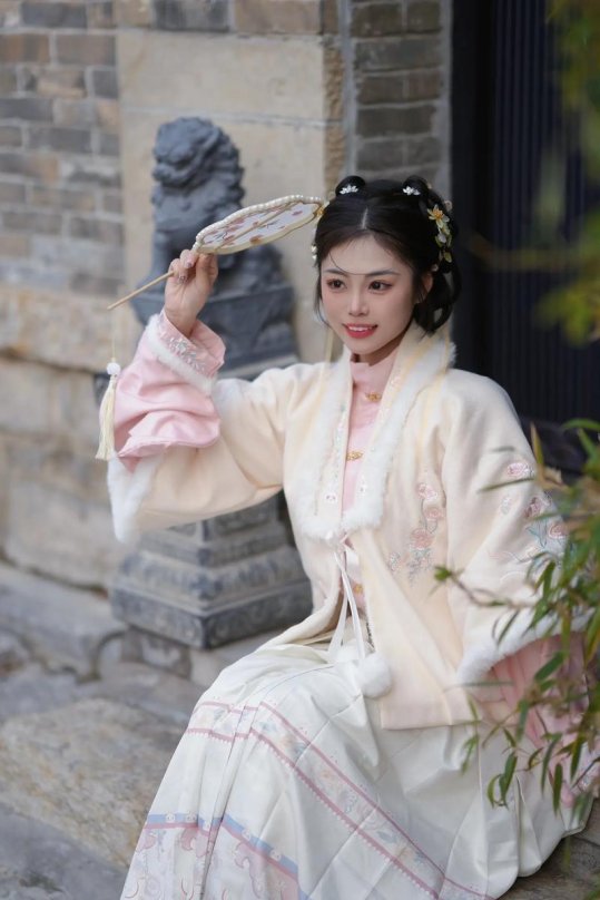 女装受古风甜宠：科技与文化的浪漫碰撞