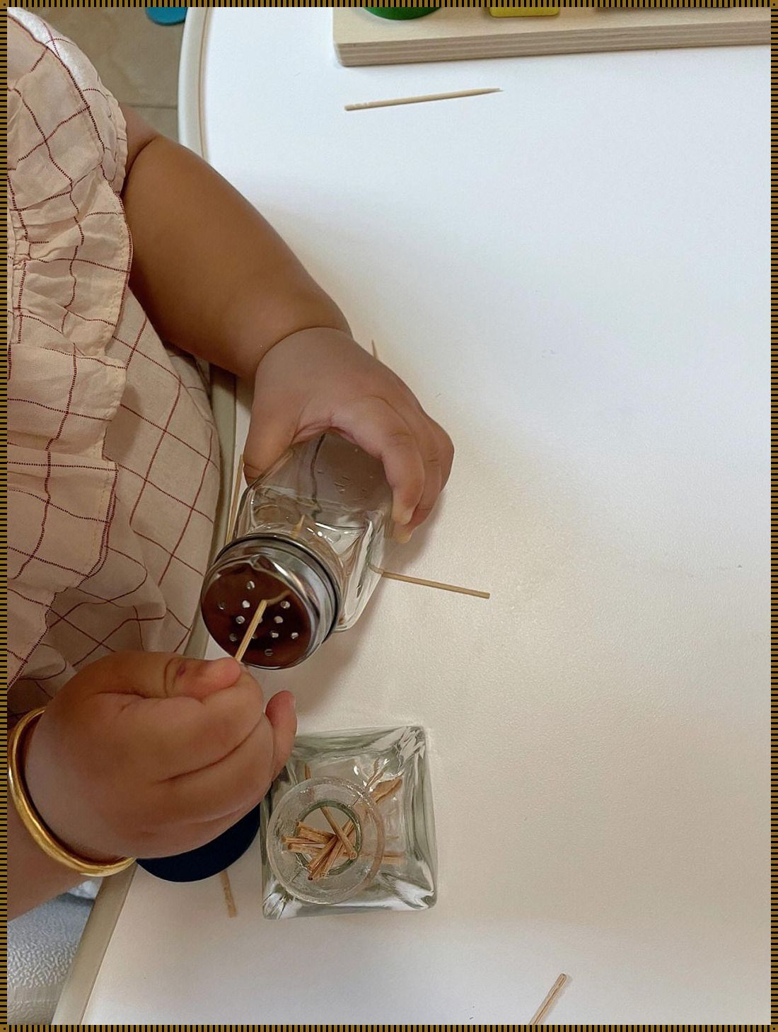 "小六牙签挑战赛:网民狂热,科技趣闻下的幽默解读"