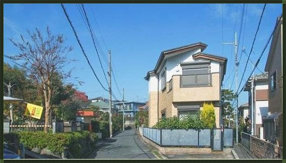 “日元跳跃:日本蜗居,价码几何?”