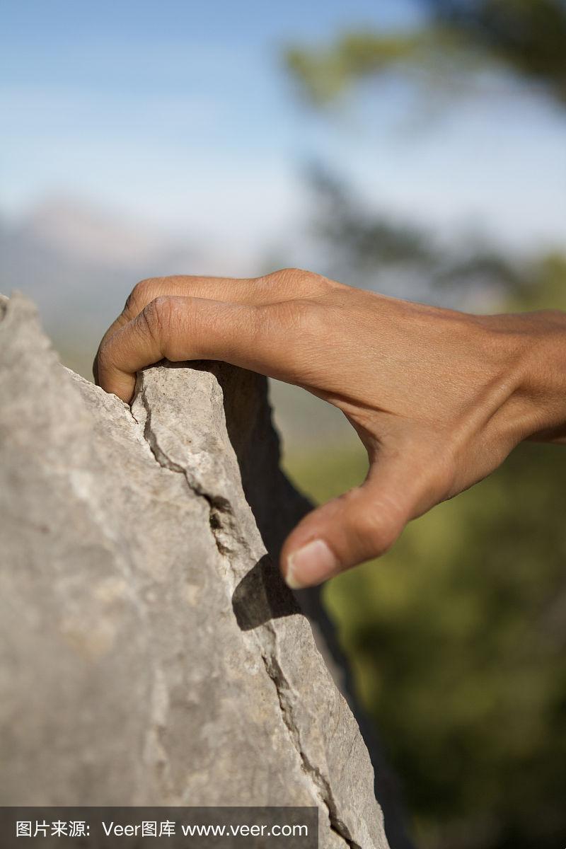 "手攀高峰,炒热话头:这科技狂潮,咱嬉笑怒骂中攀爬"