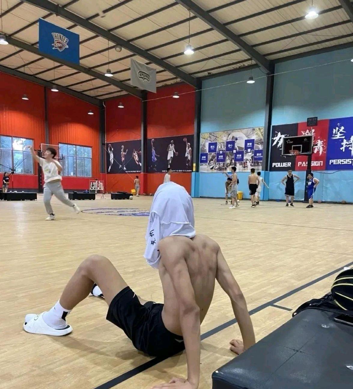 训练篮球肌肉宿友,引爆热情