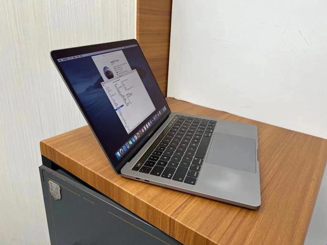 老龄MacBook Pro逆袭战:网友辣评,槽点变萌点!