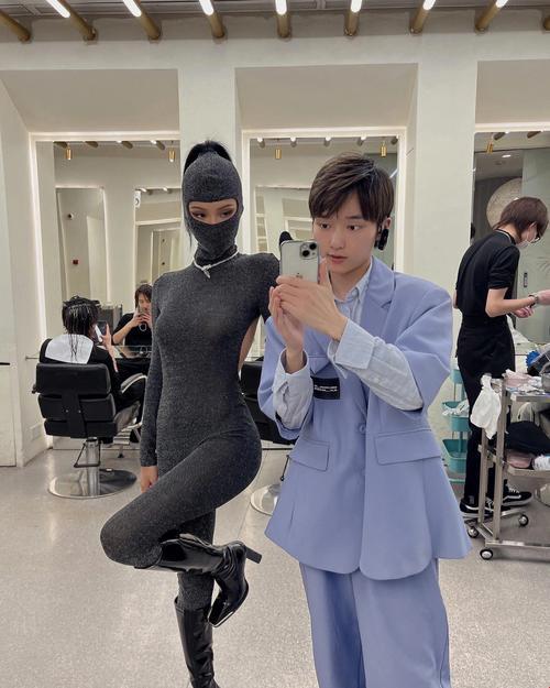 "甜蜜暴击”!“糖心美杜莎口罩”引发的网民热议