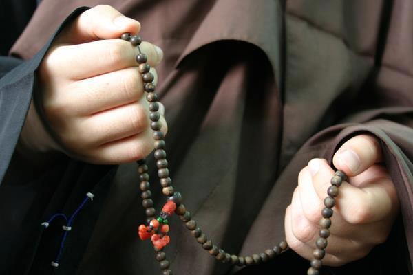 "佛珠出街,炫酷还是诡异?科技视角下的新奇探索"