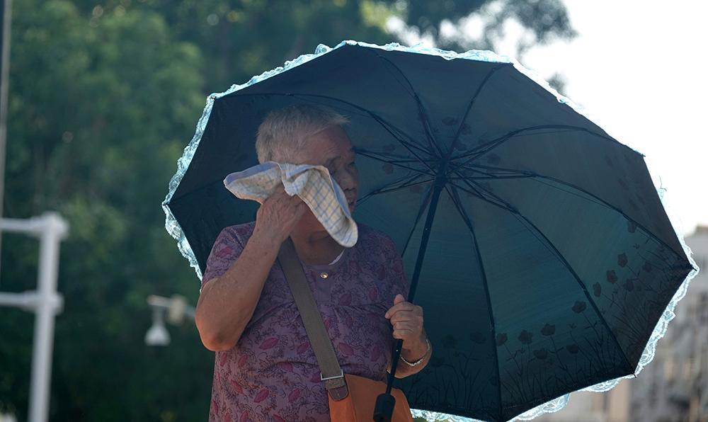 “热浪滚滚,广东人‘热’情依旧:揭秘高温下的生活现状”