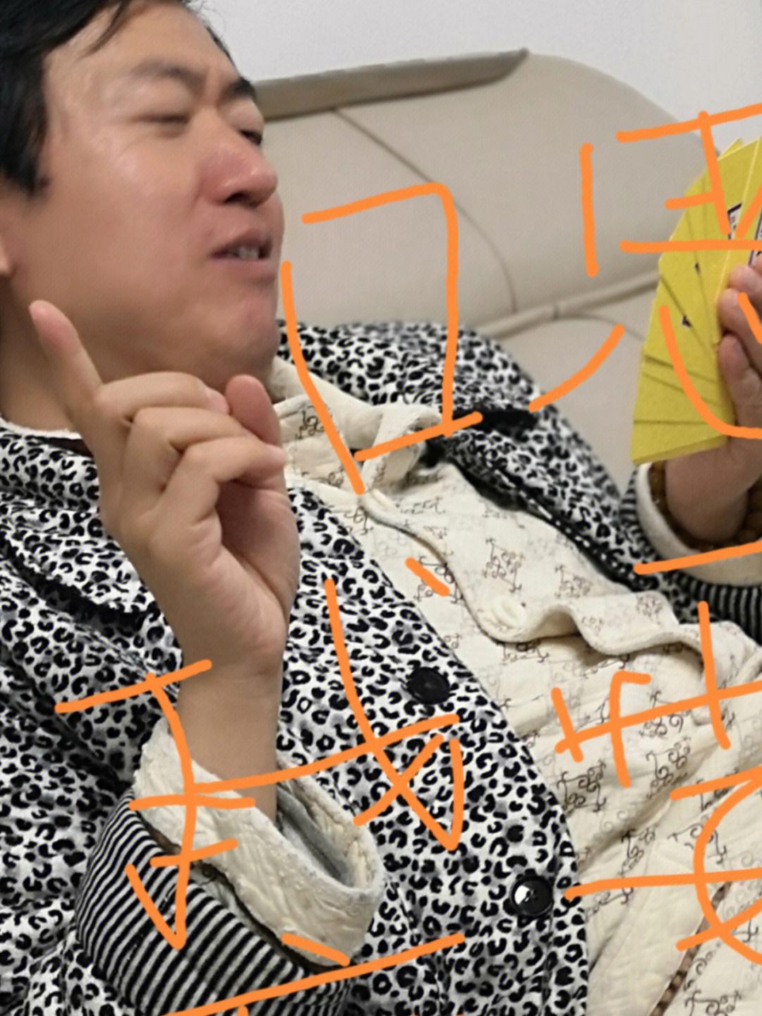 江津区牌局奇观:谁说打扑克得捂被?