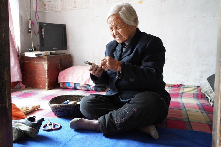 咱们山西窑洞里的那位“网红”老阿姨,竟然火成这样!