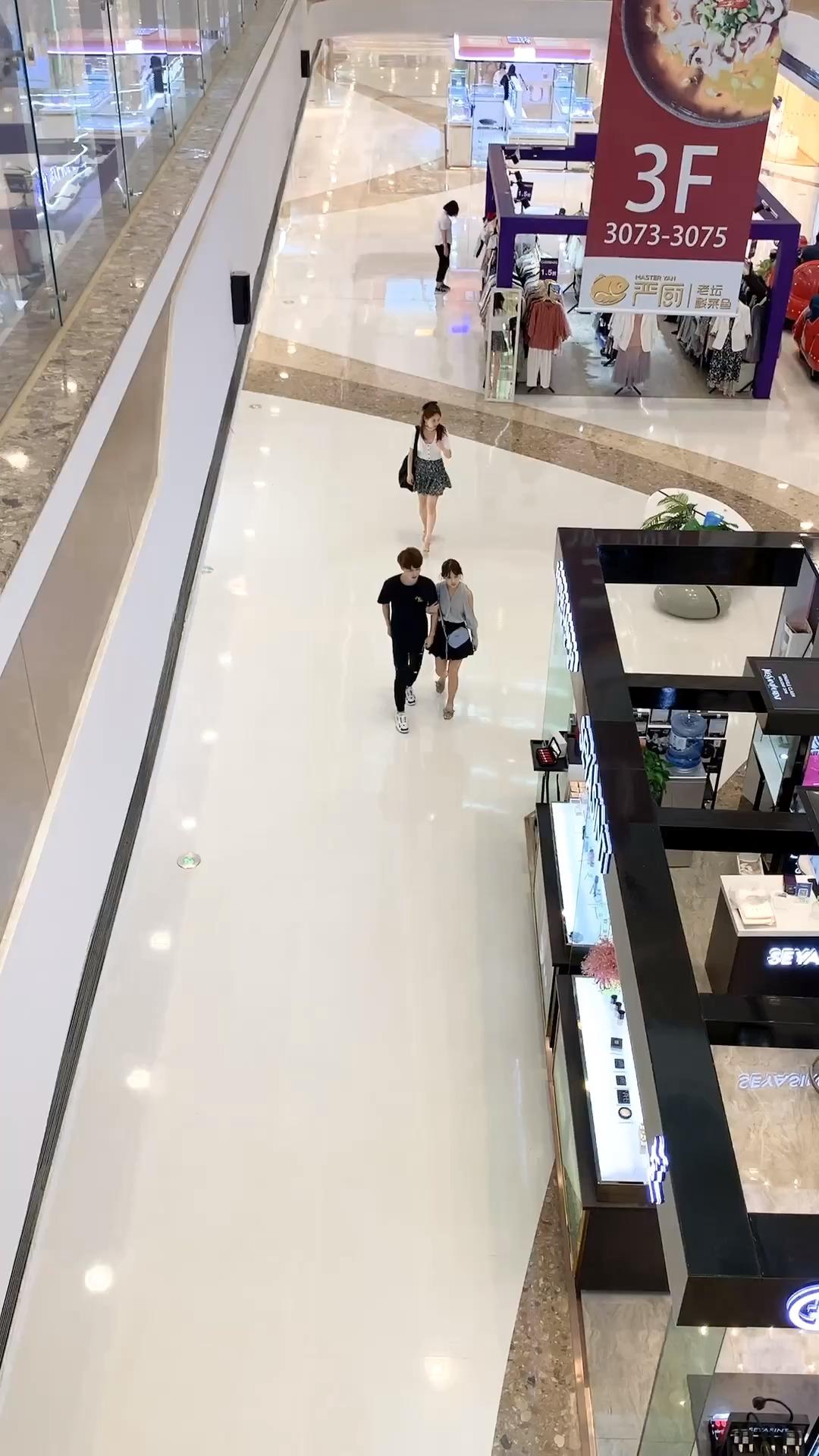 跳远遥控逛商场：科技狂潮下的幽默探秘