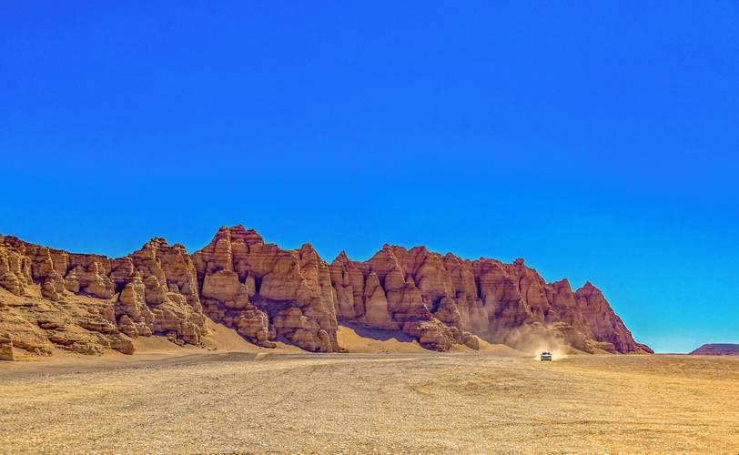 哈密诱惑：探秘十大胜景，点燃心中狂热