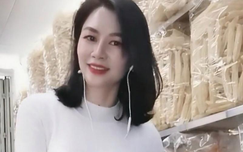 “阿姨直播”:时代狂潮下的另类“引爆”