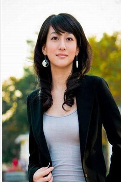 《严教授家的“小雅”解码:创新时代的幽默篇章》