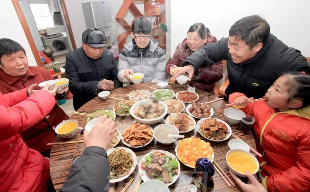 20年后,亲戚成‘网友’?科技狂潮下的‘疏离’闹剧