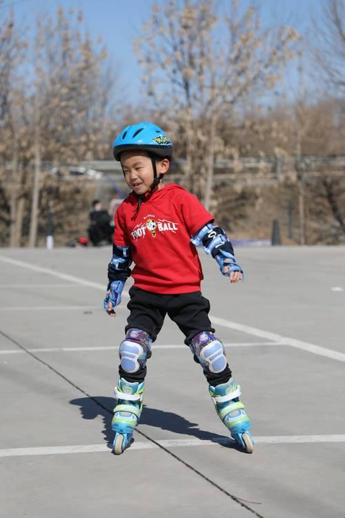 “滑溜溜”的轮滑,全网震撼,科技潮人笑掉大牙!