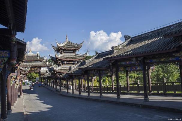 "川味辣么浓,观景笑谈中——科技视角下的四川人文景观"